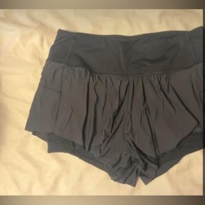 Lululemon size 4 Shorts, spandex liner with pockets underneath. 2” inseam angled